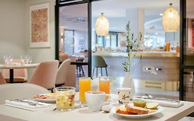 Brit Hotel Nantes La Beaujoire - L'Amandine